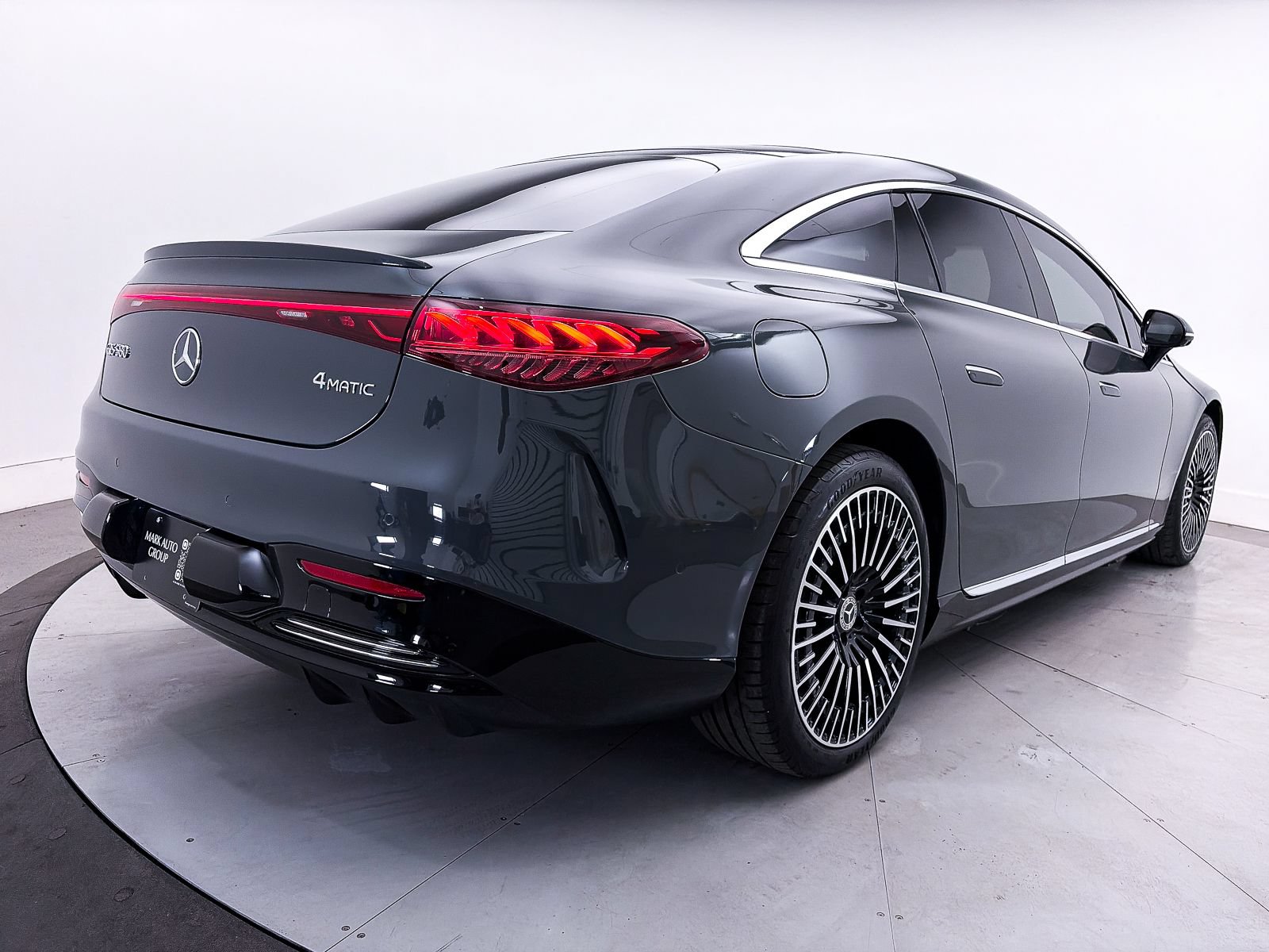 Used 2023 Mercedes-Benz EQS 580 4MATIC Sedan image 17