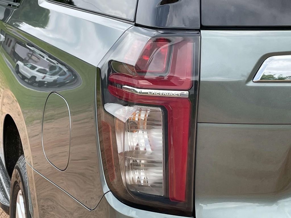 Used 2023 Chevrolet Suburban LT image 6