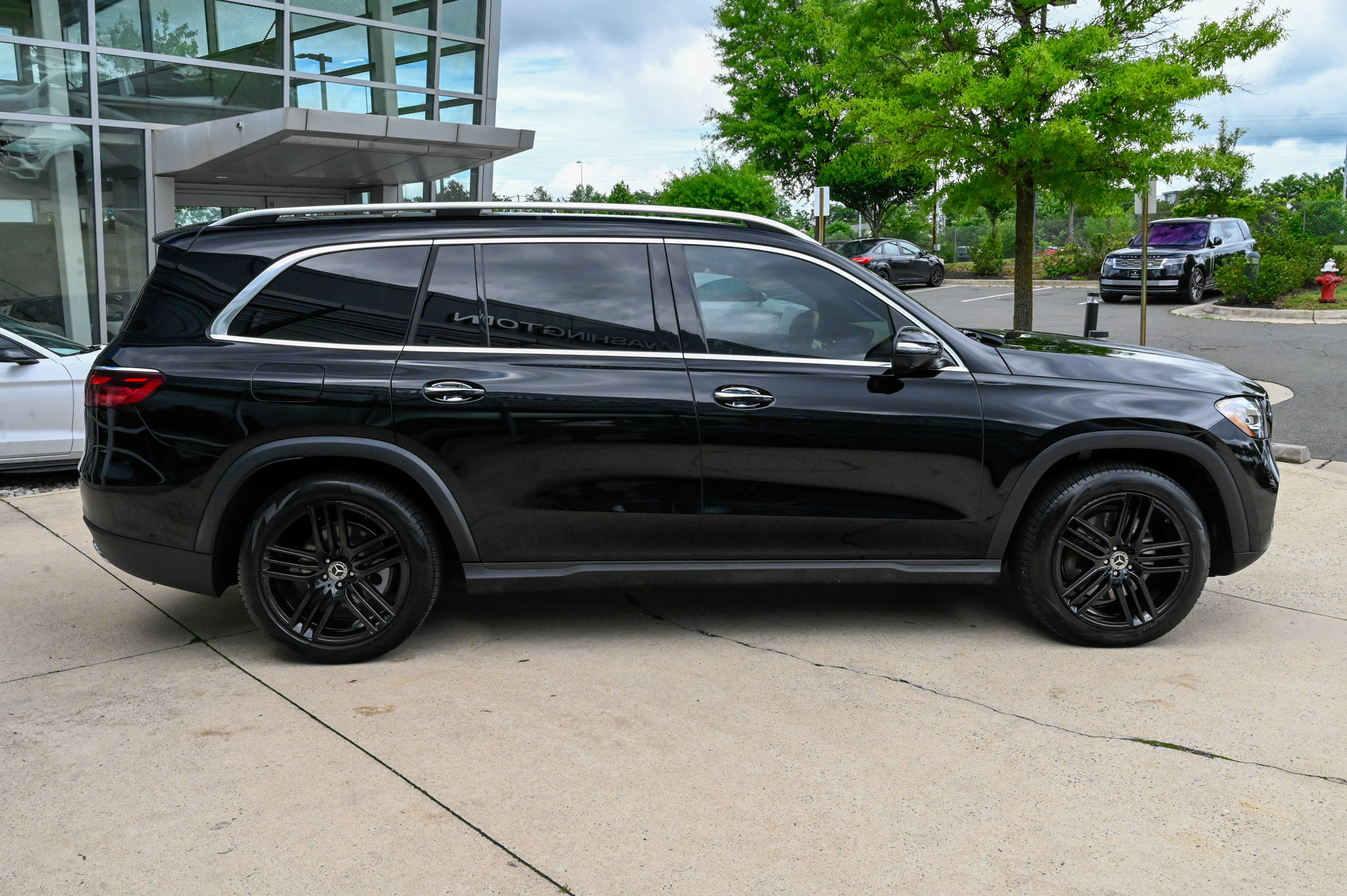 Used 2025 Mercedes-Benz GLS 450 4MATIC image 4