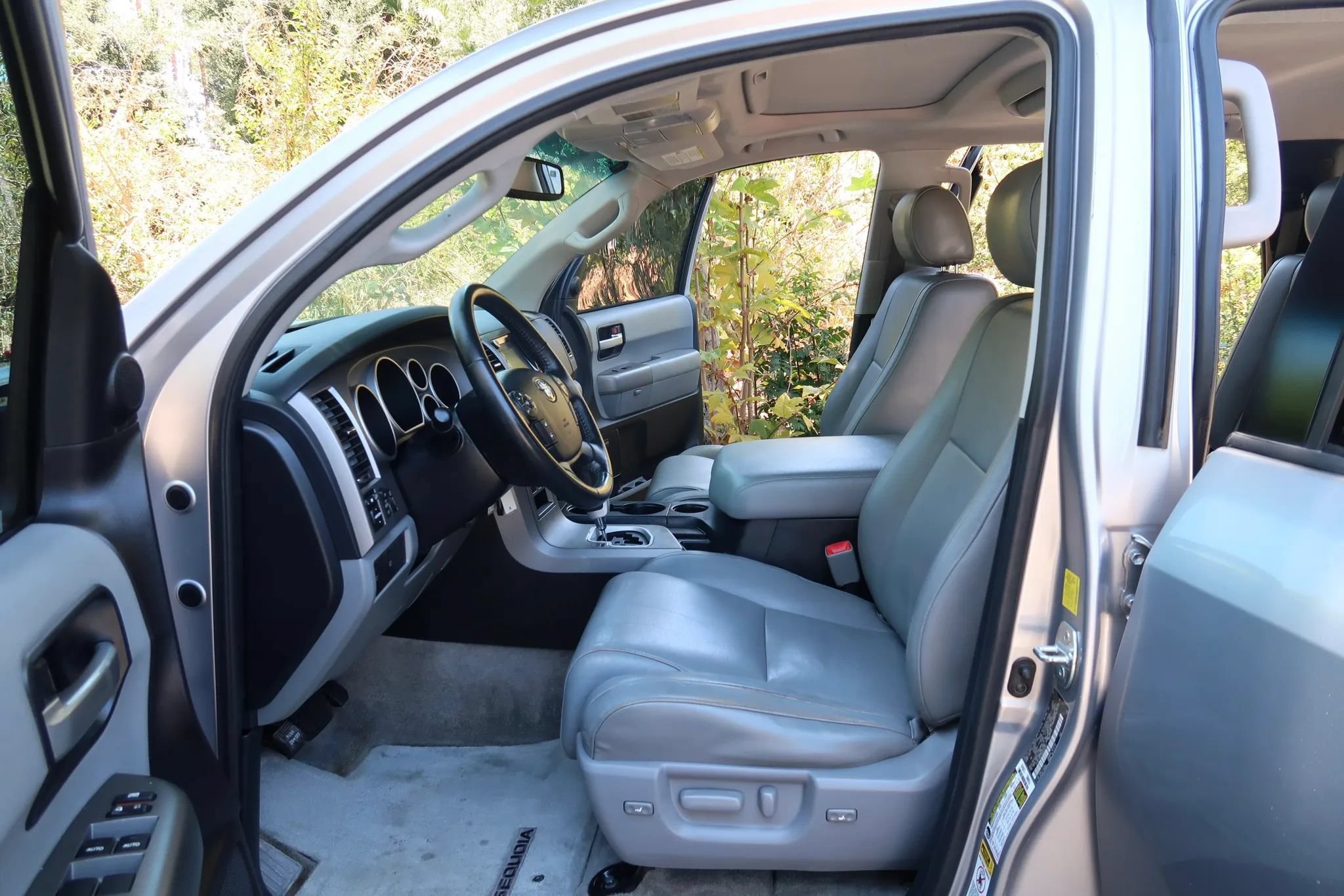 Used 2010 Toyota Sequoia Limited RWD image 12