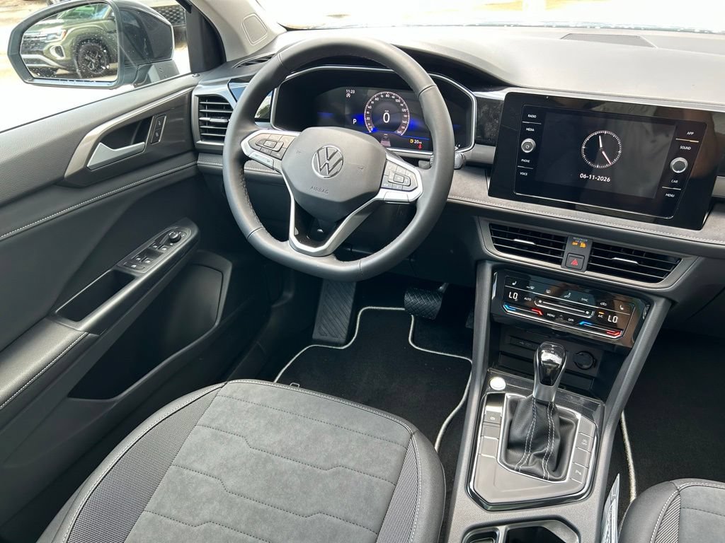 New 2026 Volkswagen Taos SE FWD image 9