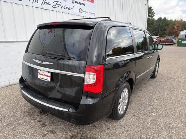 Used 2012 Chrysler Town & Country Touring-L w/ Driver Convenience Group image 11