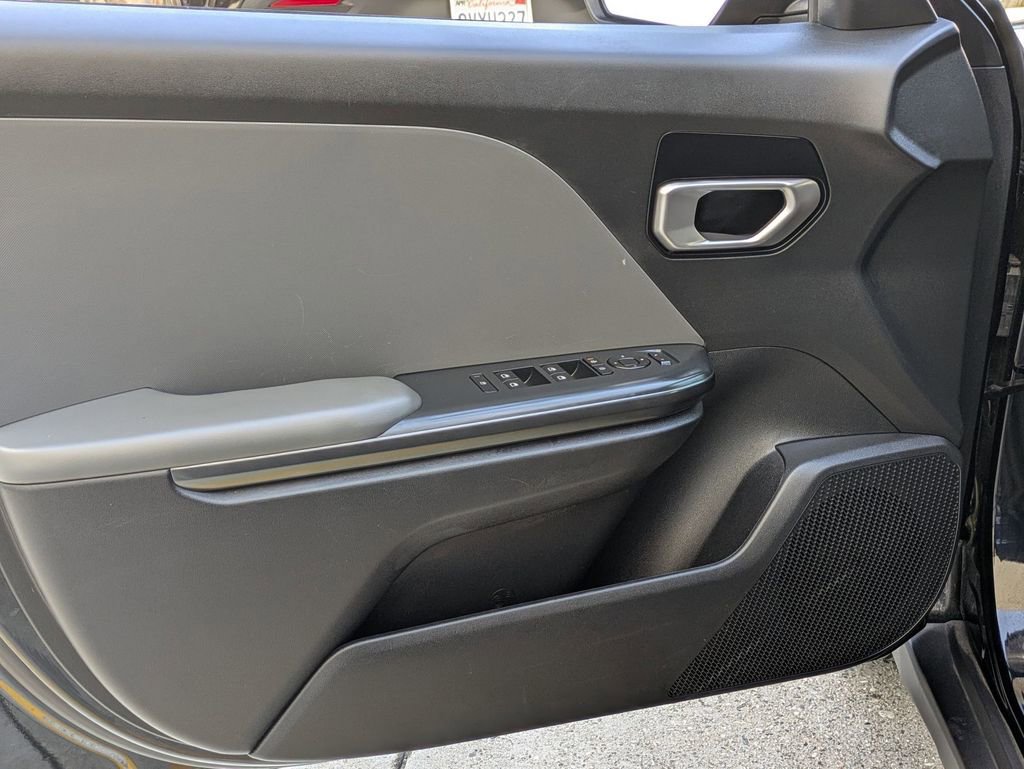 Used 2025 Kia K4 LXS image 11