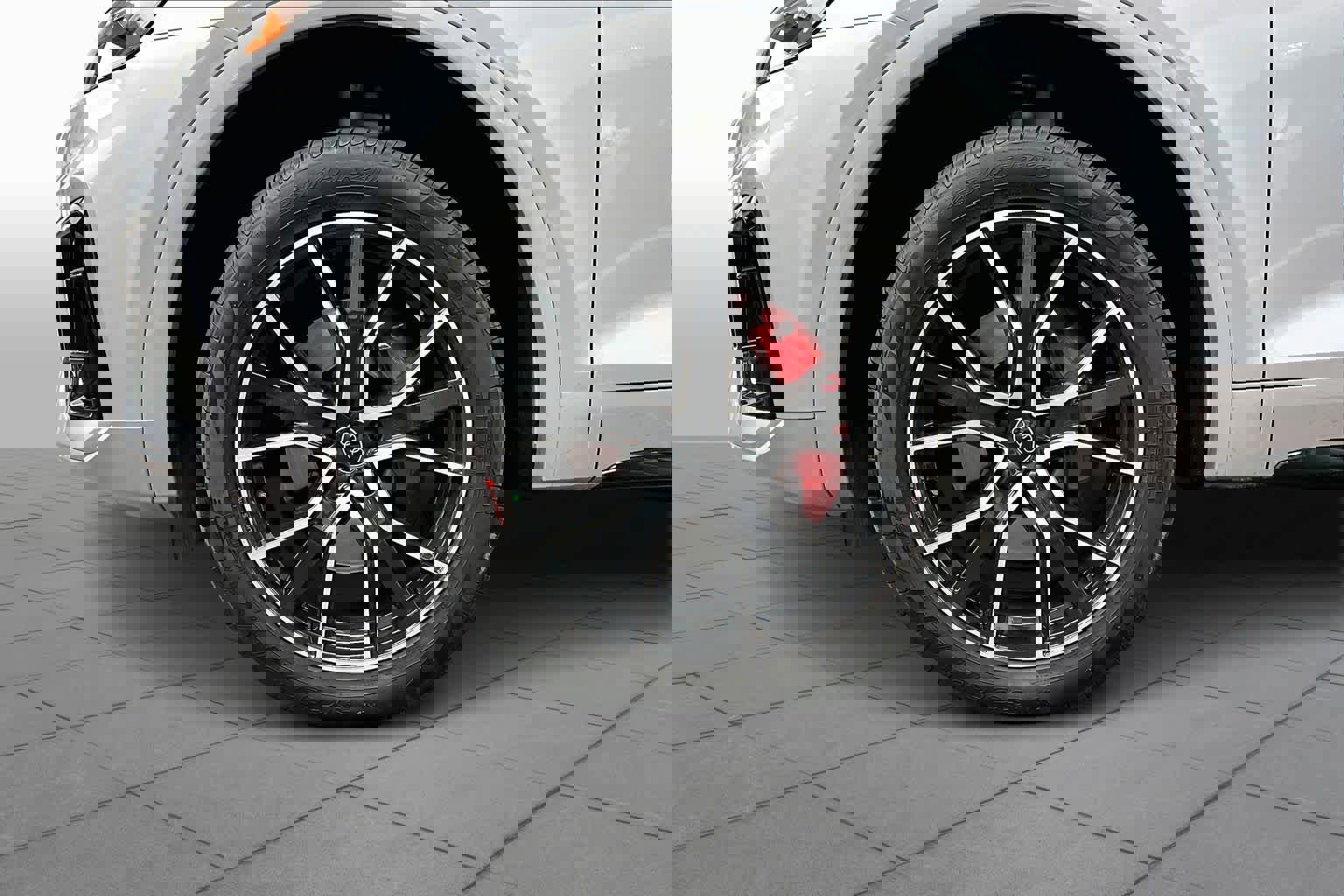 Certified 2025 Audi SQ5 Premium Plus w/ Premium Plus Package image 9