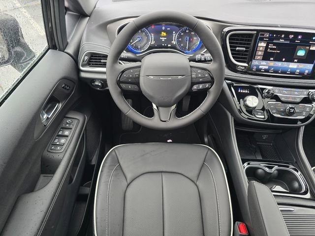 New 2027 Chrysler Pacifica Select FWD image 4