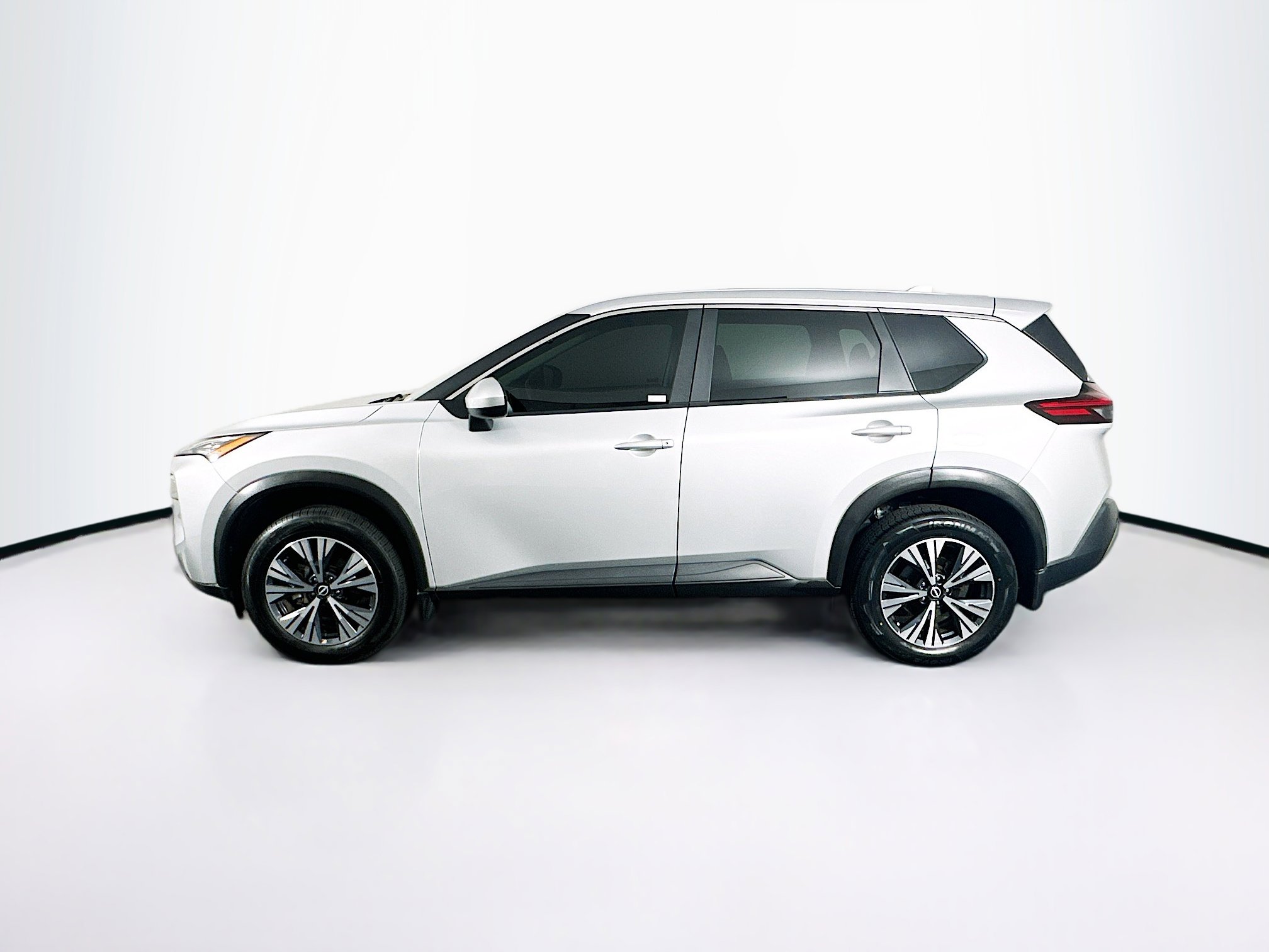 Used 2023 Nissan Rogue SV FWD image 4