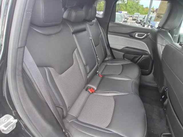 Used 2025 Jeep Compass Latitude w/ Sun & Sound Group AWD/4WD image 26