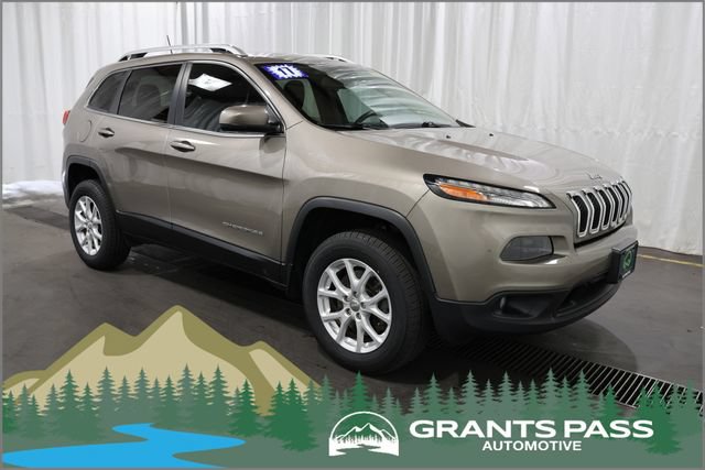 Used 2017 Jeep Cherokee Latitude w/ Safety/Convenience Group AWD/4WD image 1