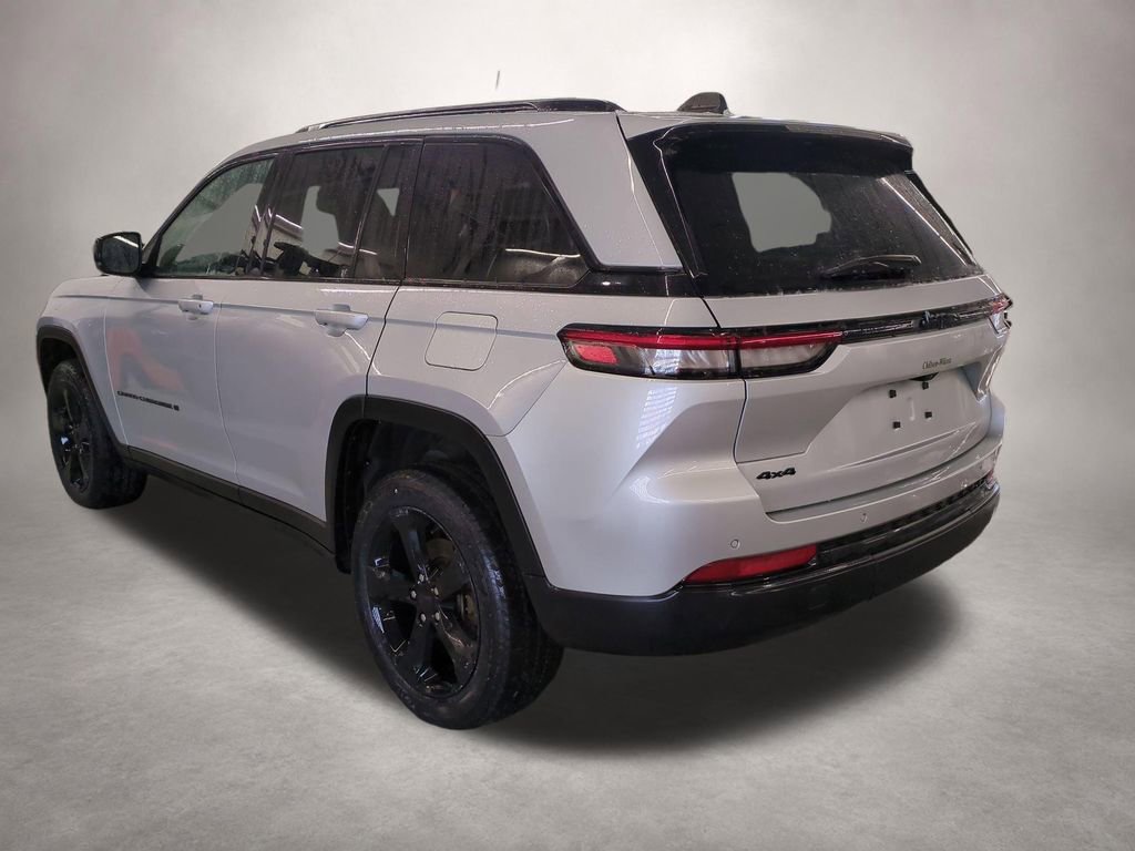 Used 2023 Jeep Grand Cherokee Altitude AWD/4WD image 6