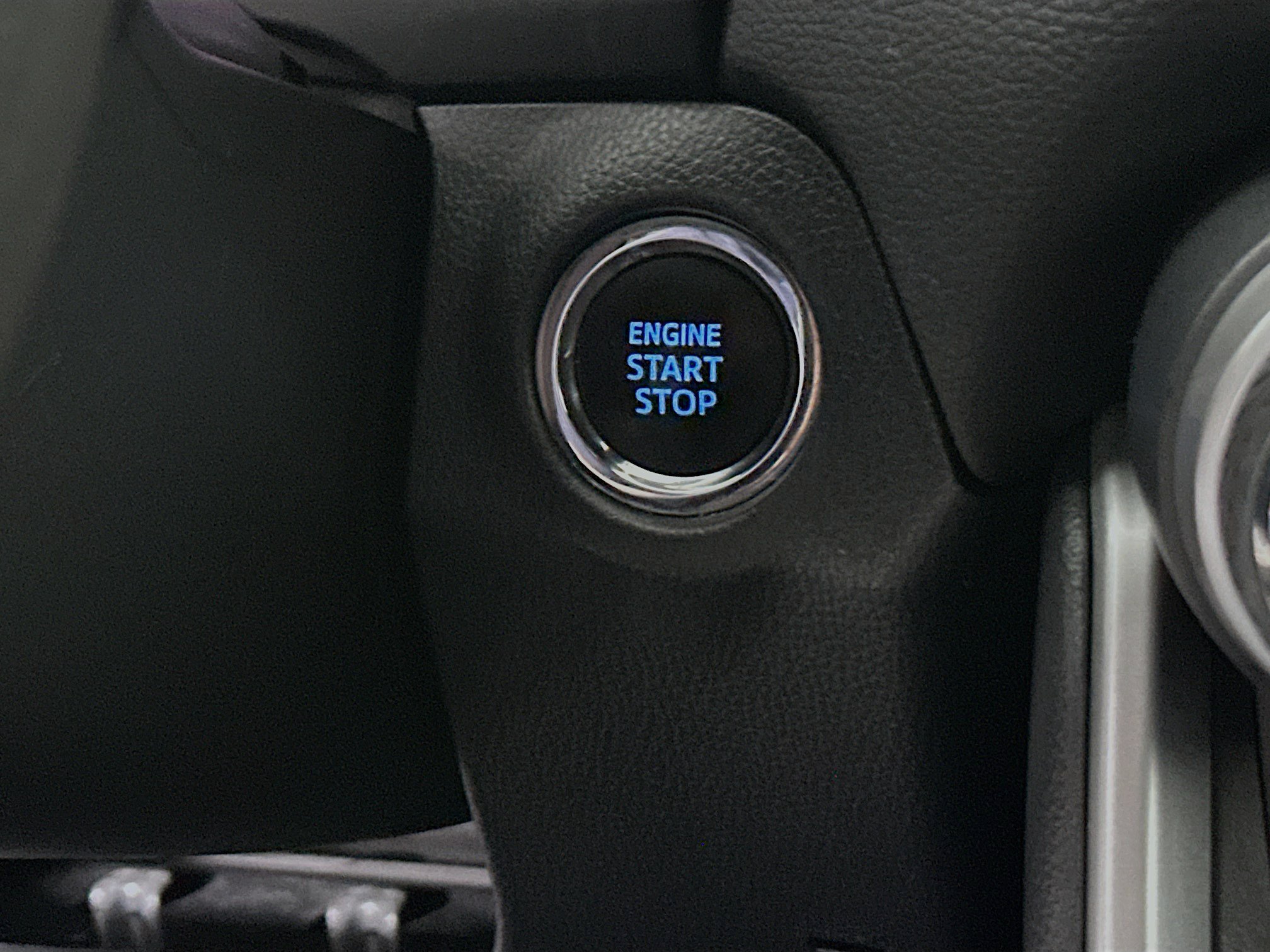 Used 2021 Toyota RAV4 XLE w/ Convenience Package FWD image 20