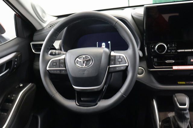 New 2026 Toyota Highlander Platinum AWD/4WD image 14