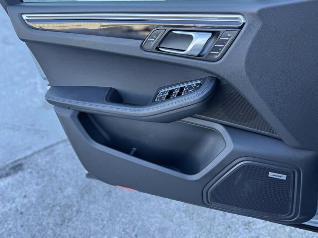 Certified 2022 Porsche Macan image 13