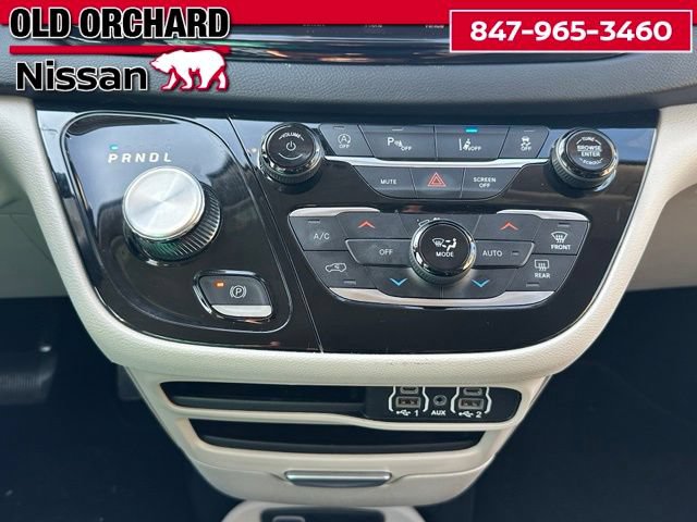 Used 2023 Chrysler Pacifica Touring-L FWD image 14