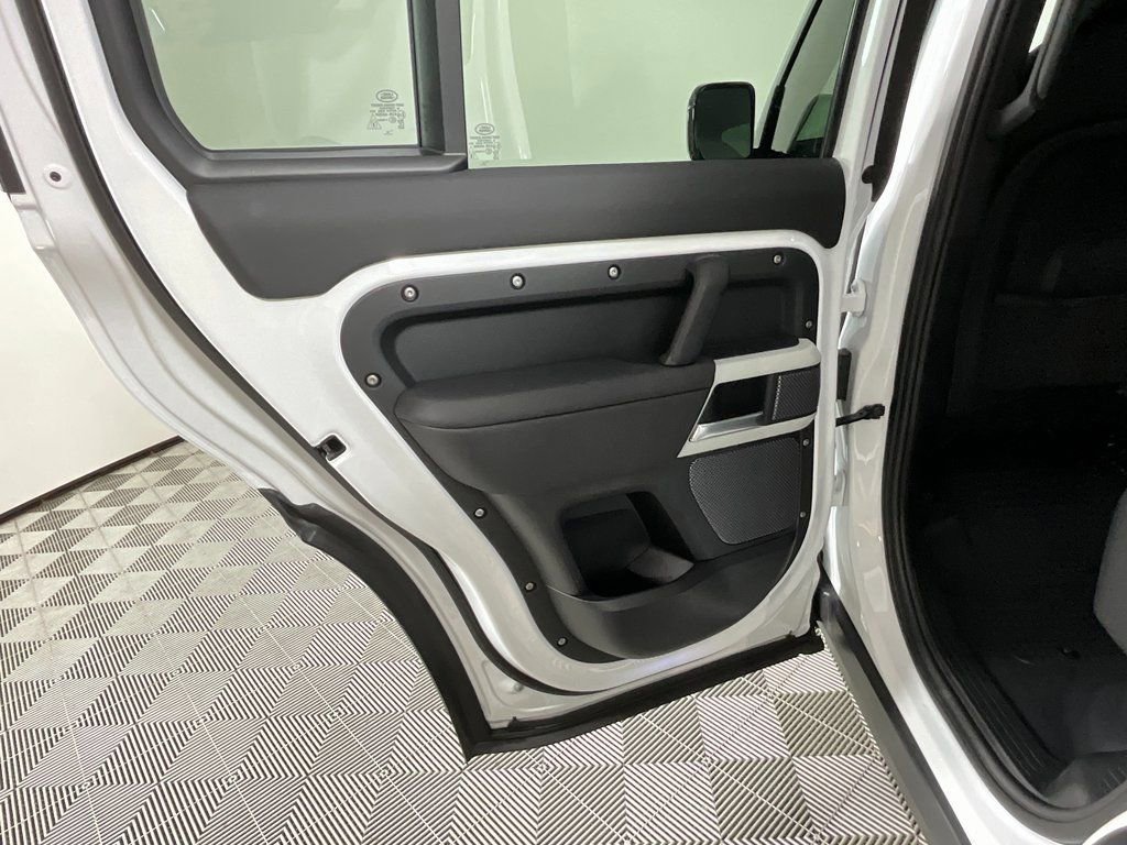 Used 2024 Land Rover Defender 110 S image 27
