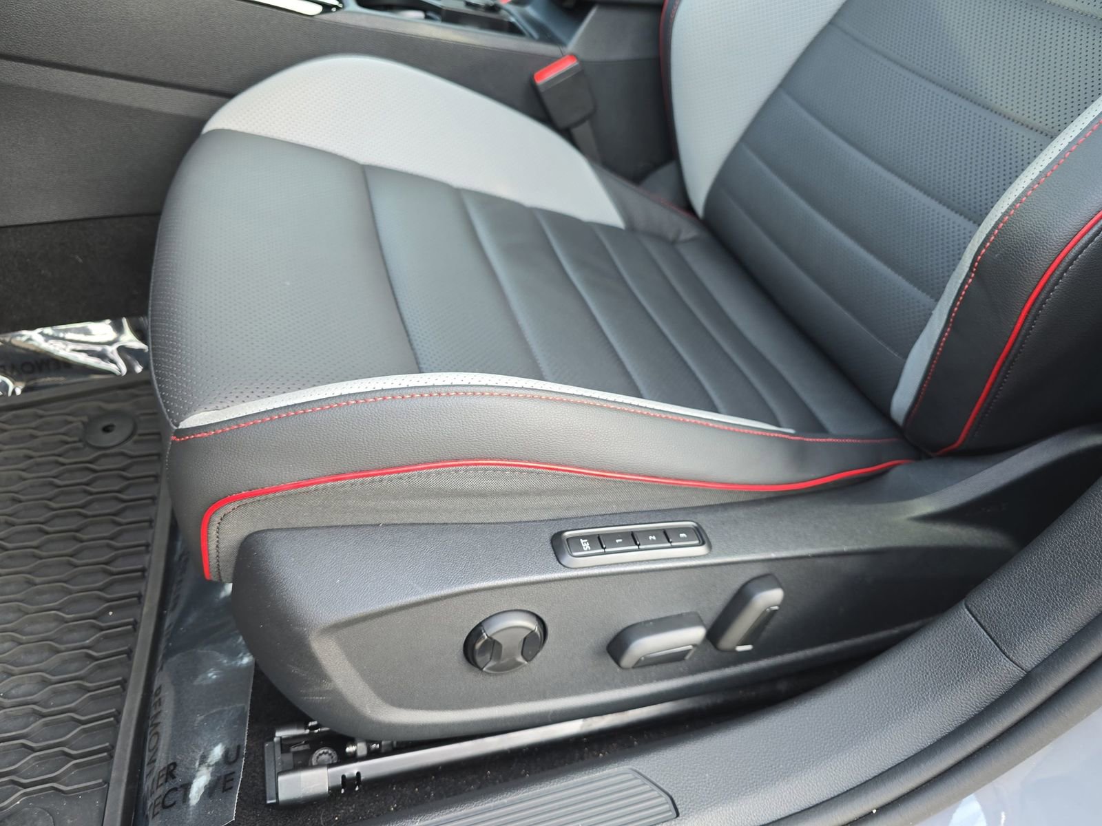 Used 2024 Volkswagen GTI Autobahn image 34