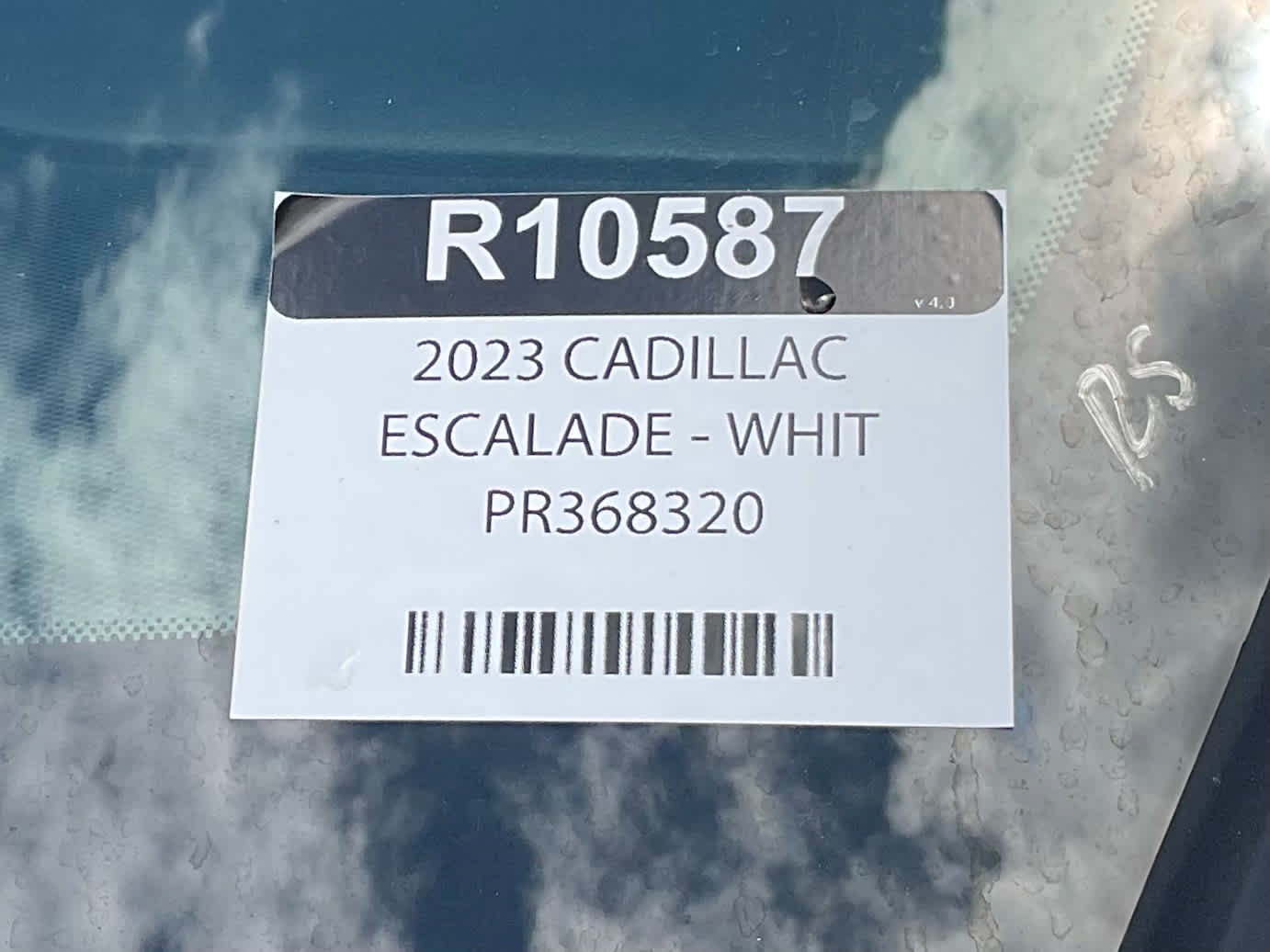 Used 2023 Cadillac Escalade Premium Luxury w/ Performance Package AWD/4WD image 31