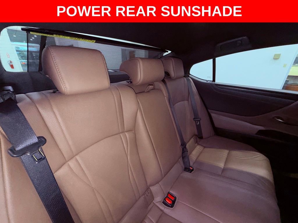 Used 2024 Lexus ES 300h w/ Luxury Package image 17