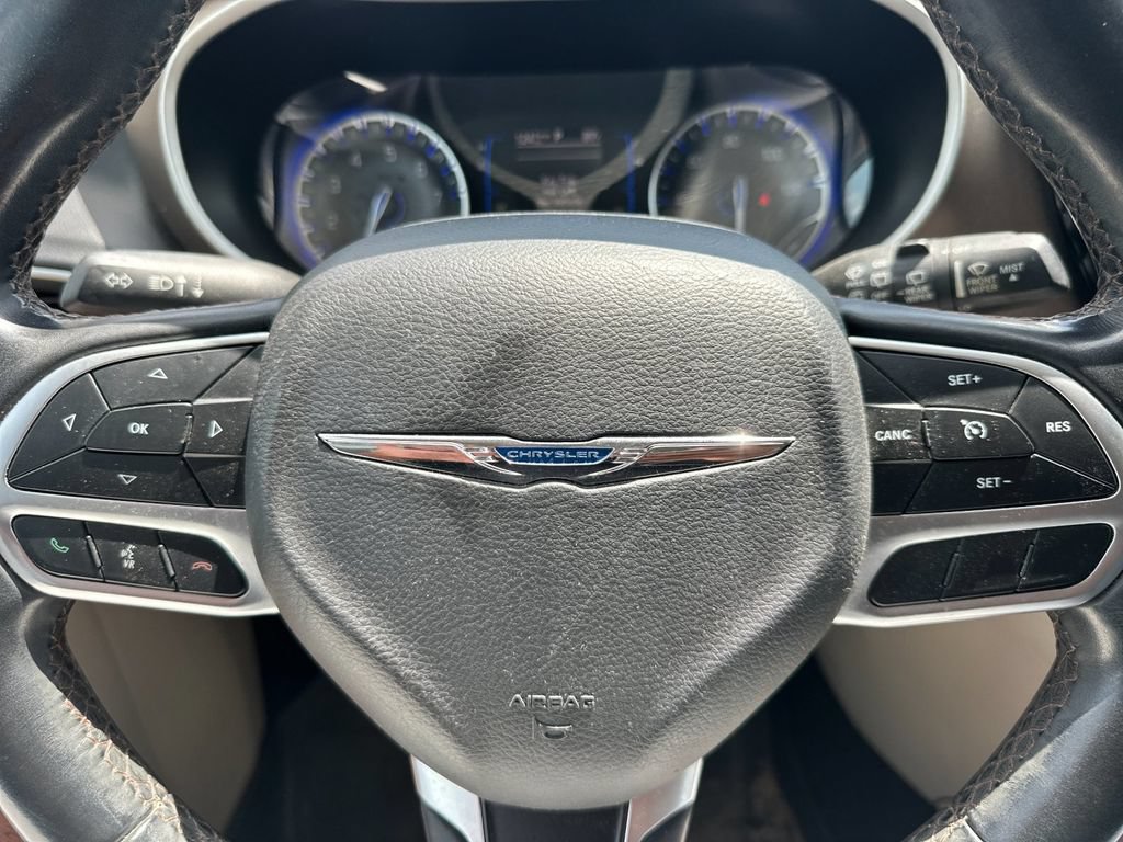 Used 2017 Chrysler Pacifica Touring-L FWD image 25
