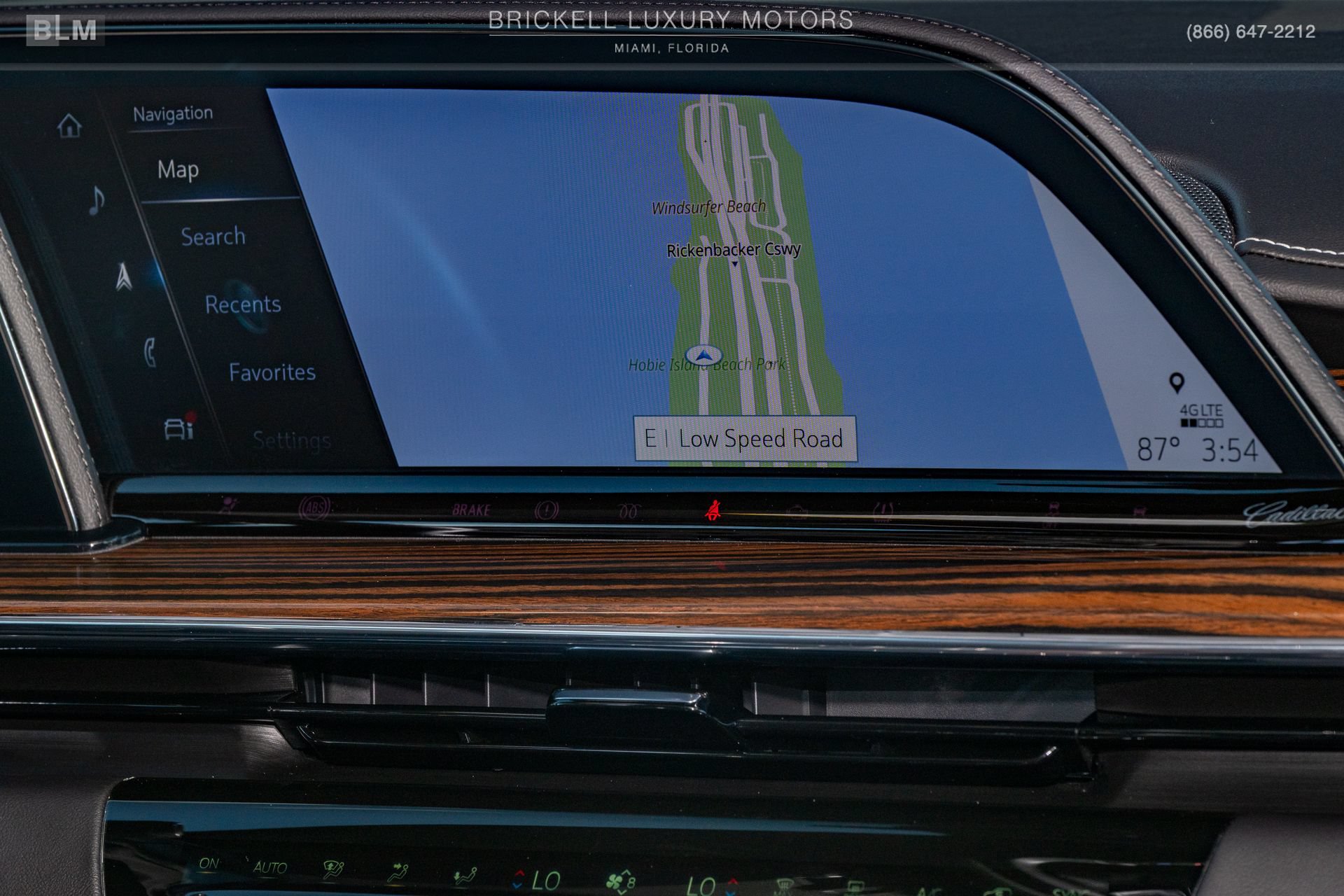 Used 2024 Cadillac Escalade ESV Luxury AWD/4WD image 25
