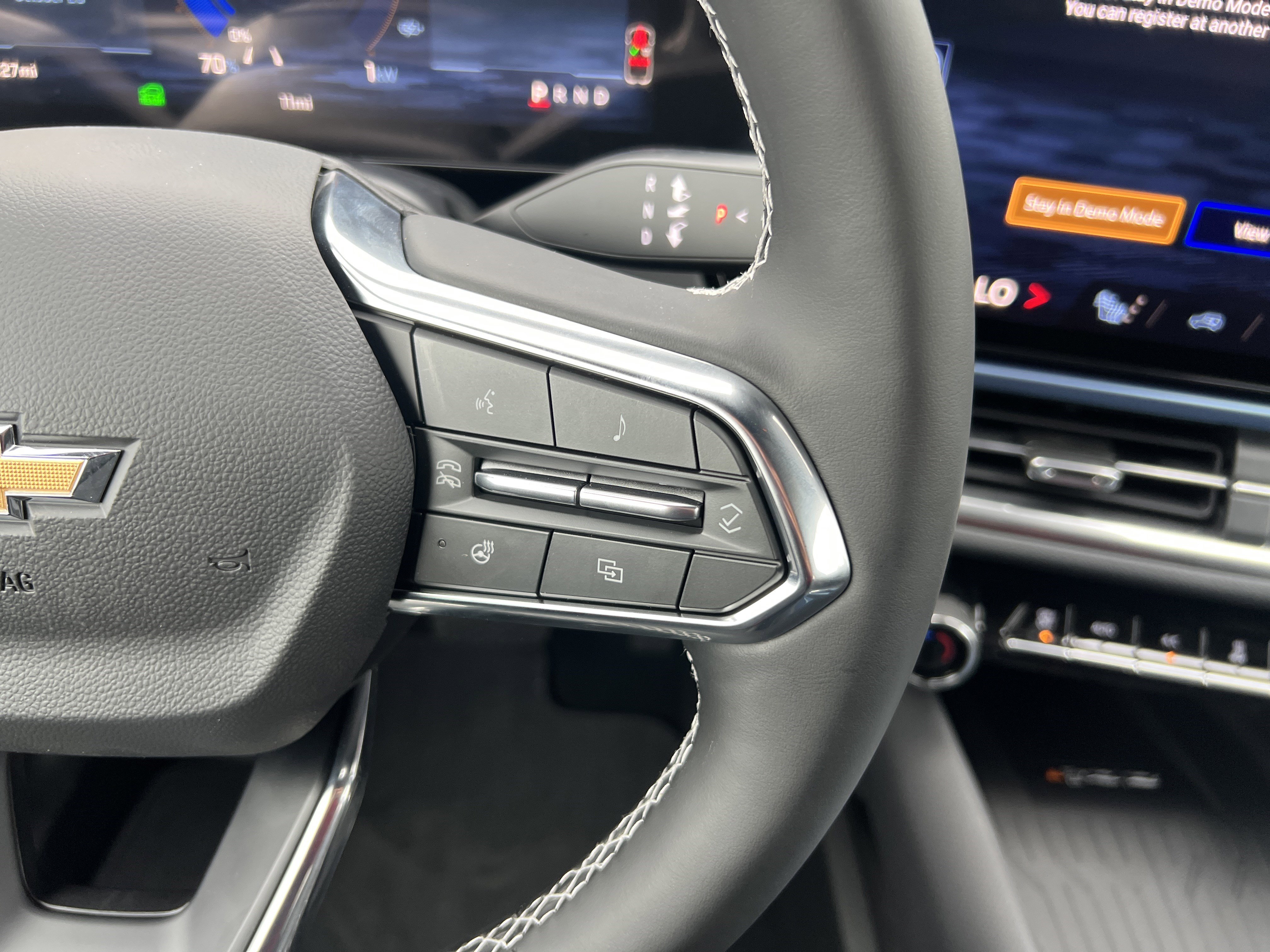 New 2026 Chevrolet Equinox EV LT image 28