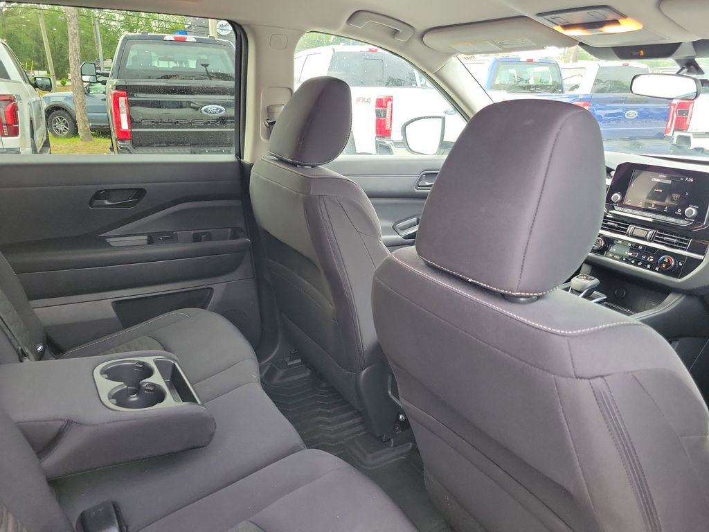 Used 2024 Nissan Pathfinder SV FWD image 33
