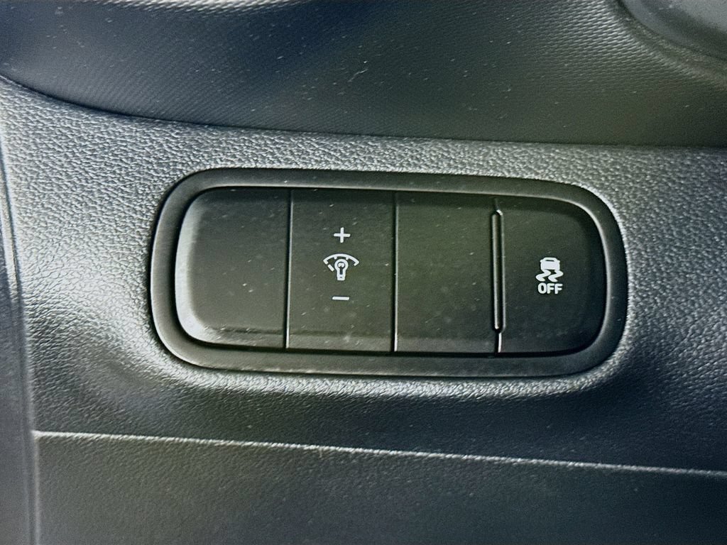 Used 2023 Hyundai Venue SEL FWD image 19