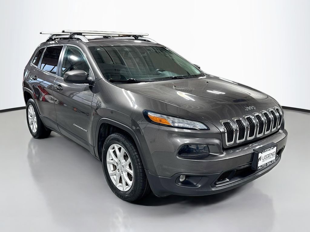 Used 2018 Jeep Cherokee Latitude Plus w/ Cold Weather Group FWD image 3