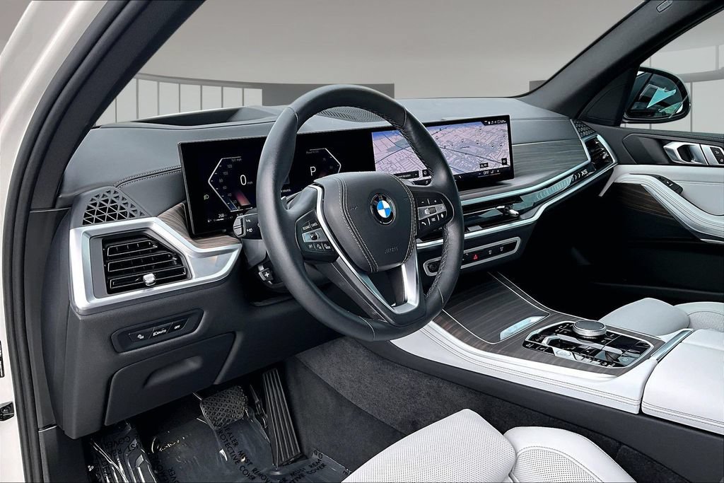 Used 2025 BMW X5 xDrive40i w/ Parking Assistance Package AWD/4WD image 15