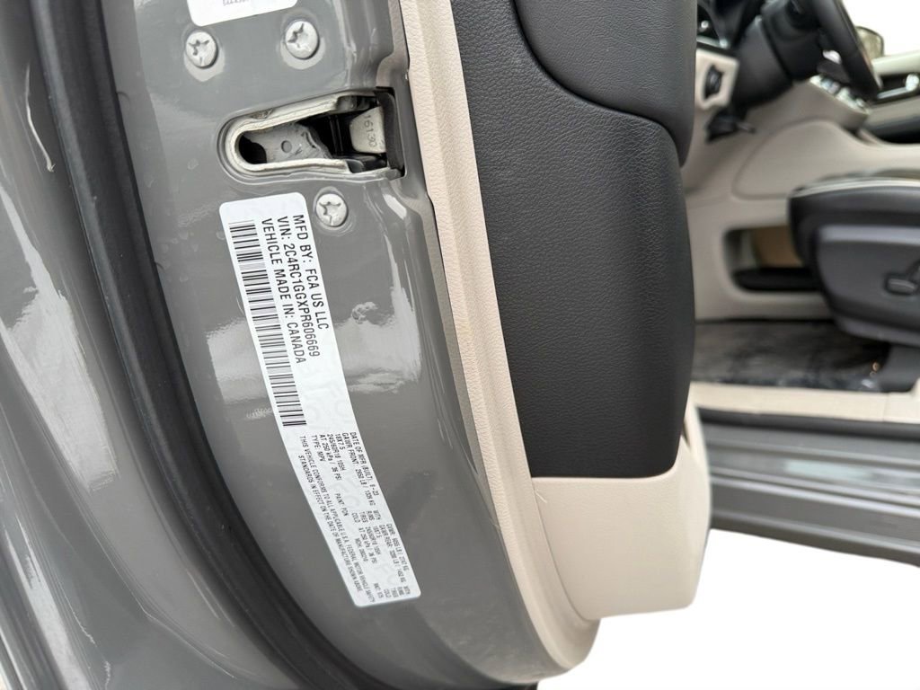 Used 2023 Chrysler Pacifica Limited image 14