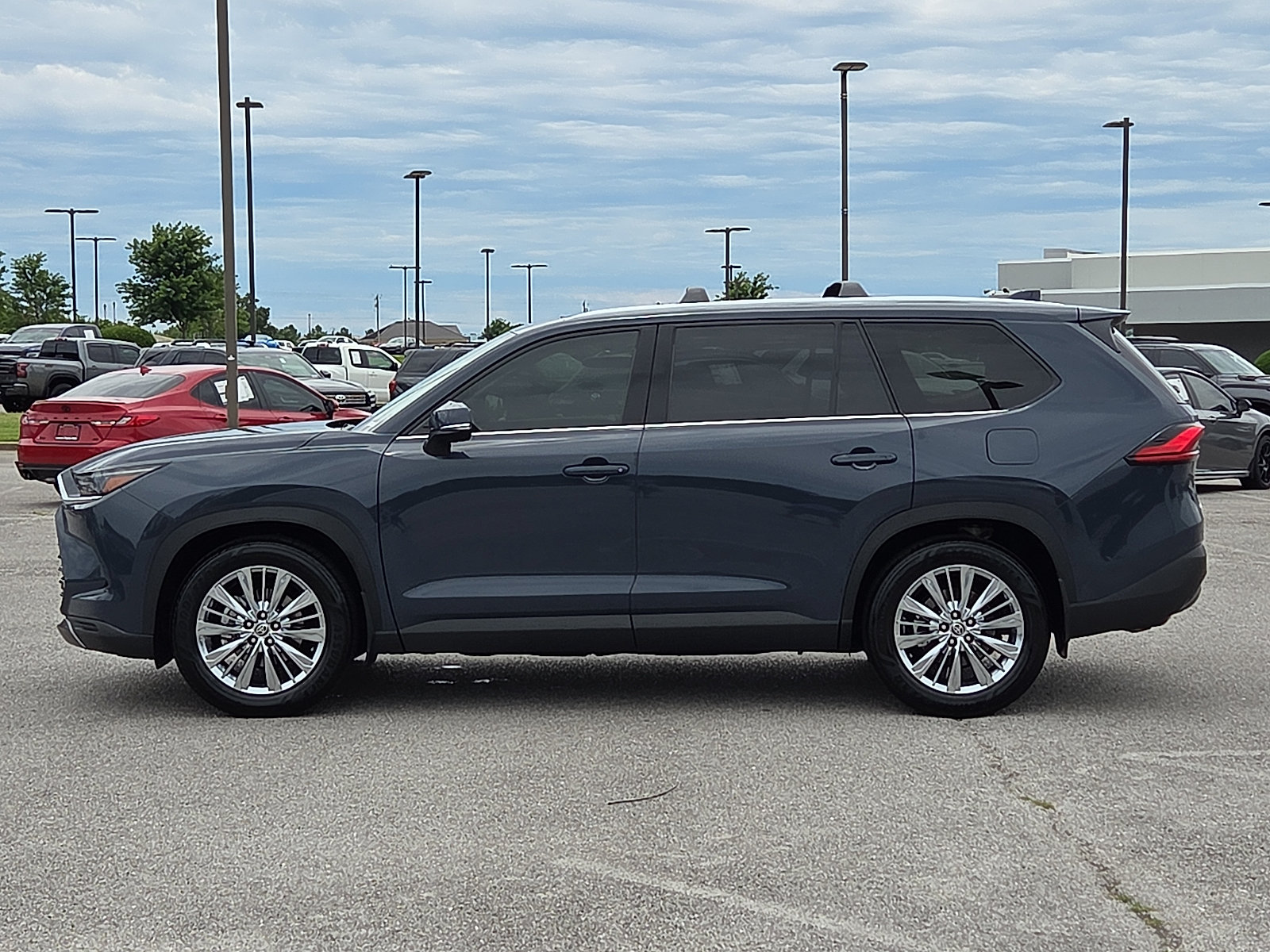 Used 2024 Toyota Grand Highlander AWD image 3