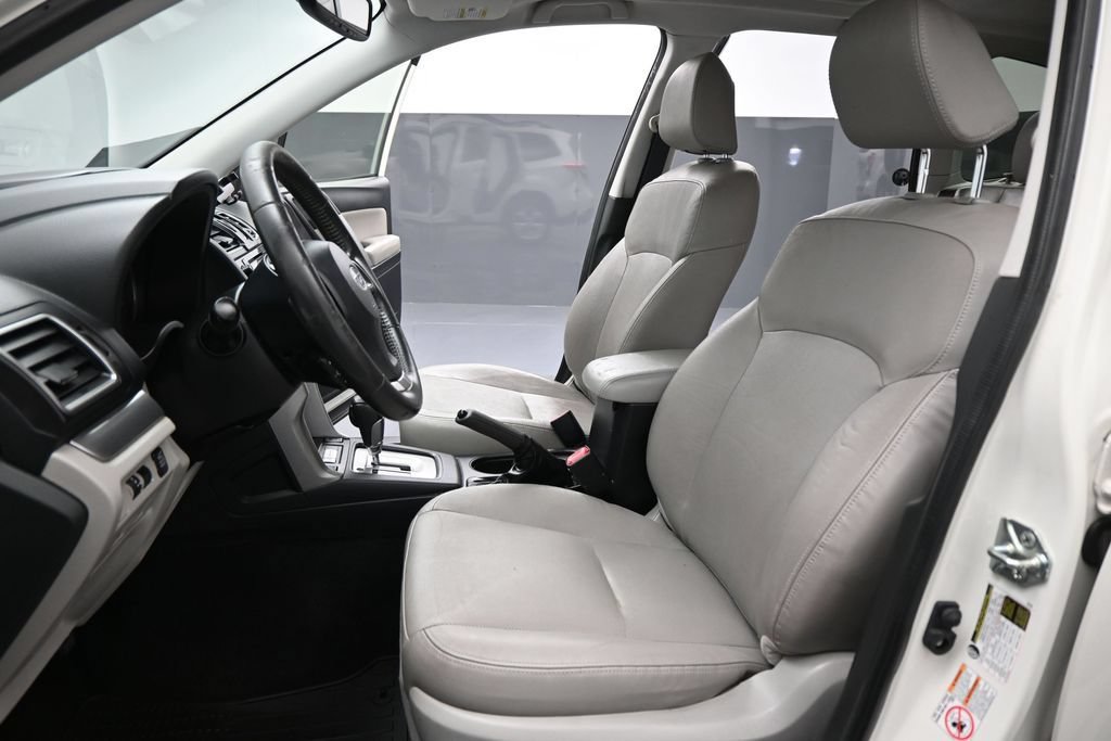 Used 2016 Subaru Forester 2.5i Limited AWD/4WD image 9