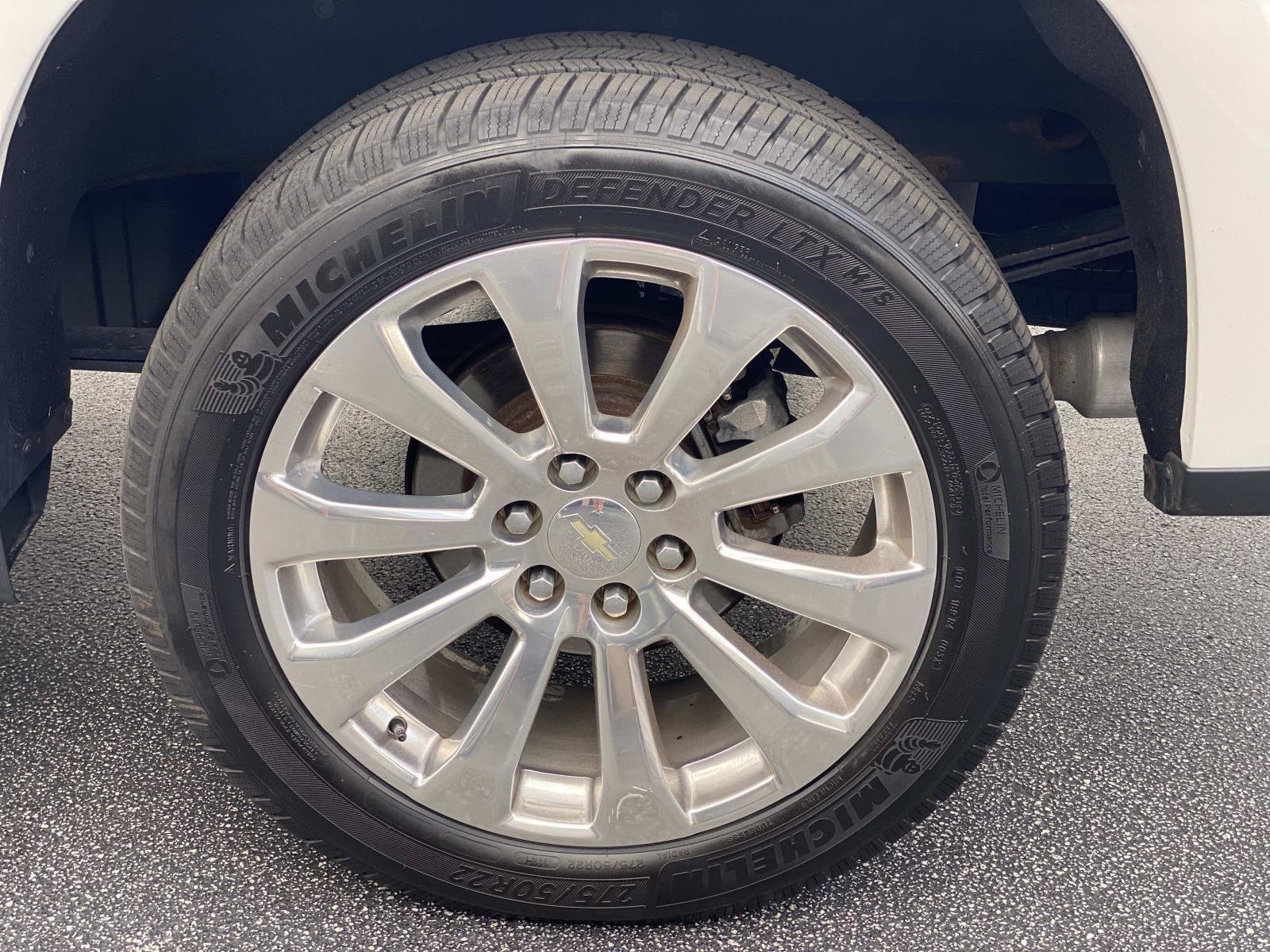 Used 2019 Chevrolet Silverado 1500 High Country w/ Technology Package AWD/4WD image 15