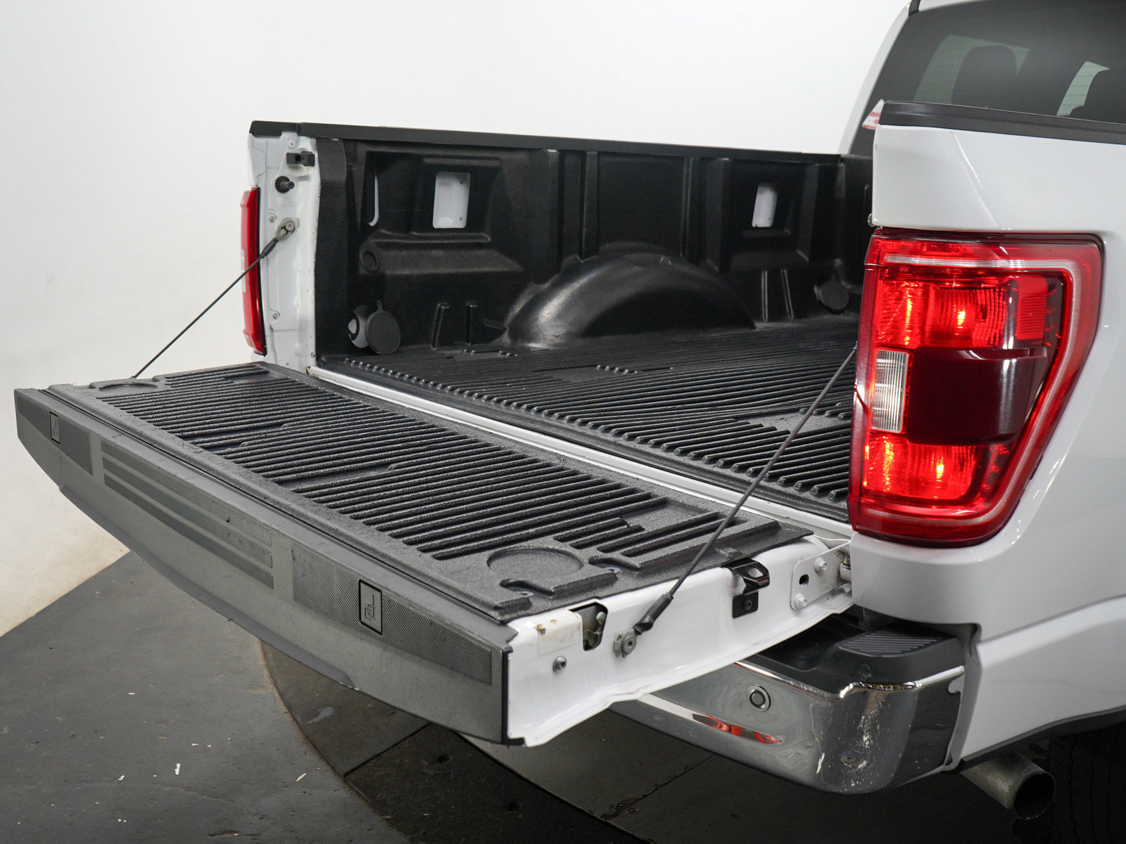 Used 2022 Ford F150 XLT w/ Trailer Tow Package AWD/4WD image 11