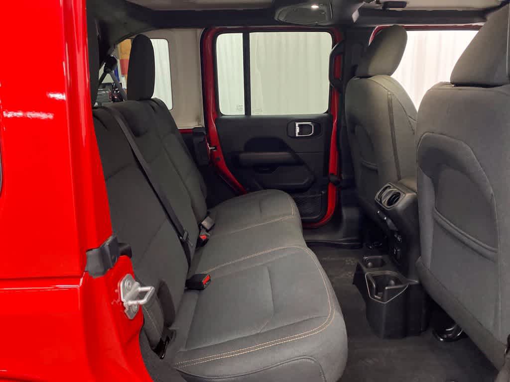 Used 2025 Jeep Wrangler Unlimited Sahara AWD/4WD image 17