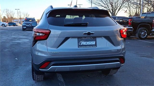 Certified 2025 Chevrolet Trax LT w/ Driver Confidence Package image 7