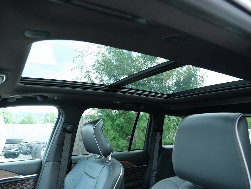 New 2025 Jeep Grand Cherokee Summit image 17