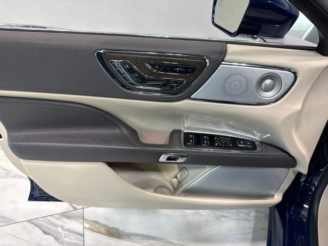 Used 2019 Lincoln Continental Reserve w/ Rear Seat Package AWD/4WD image 12