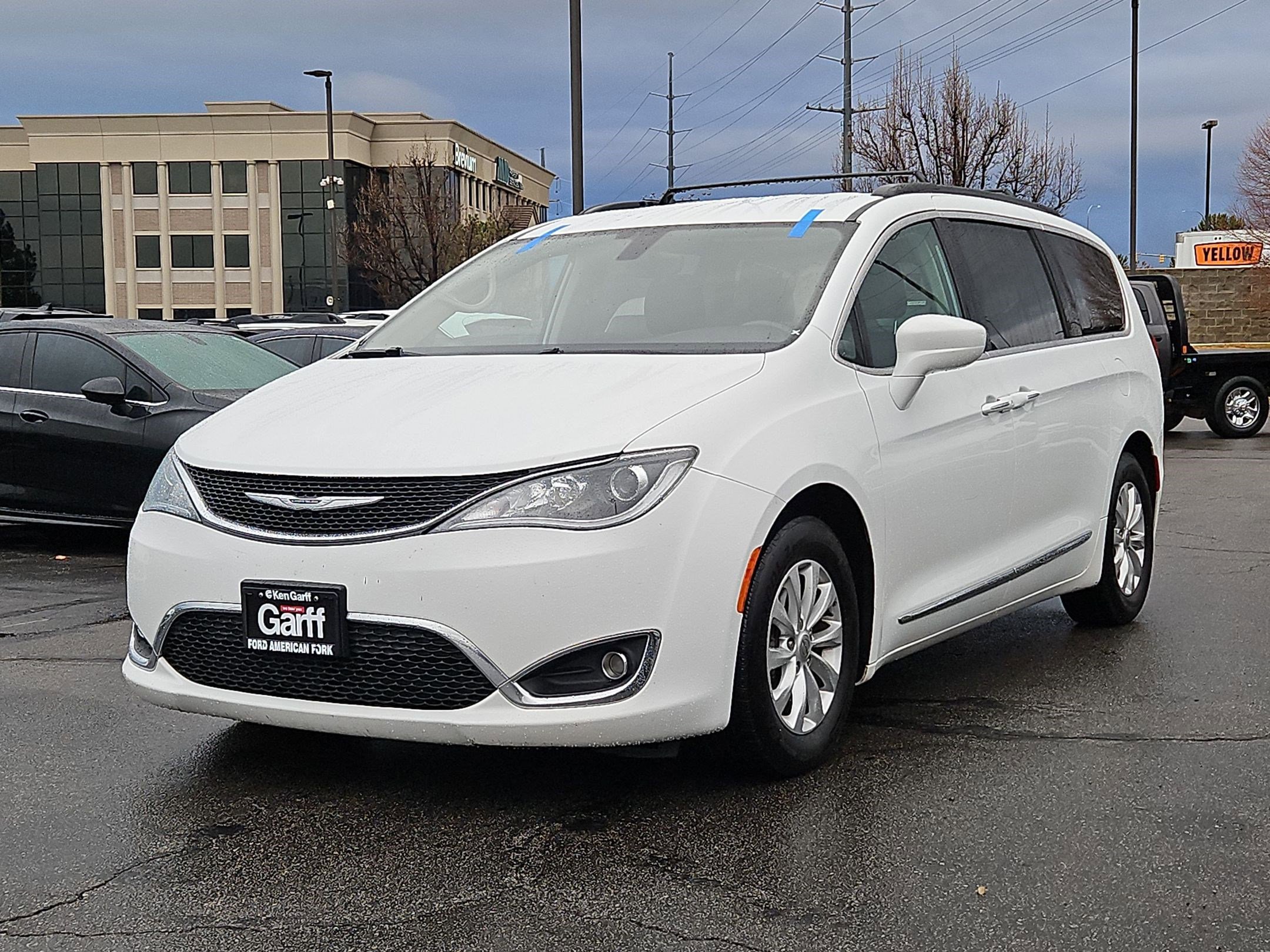 Used 2017 Chrysler Pacifica Touring-L image 10
