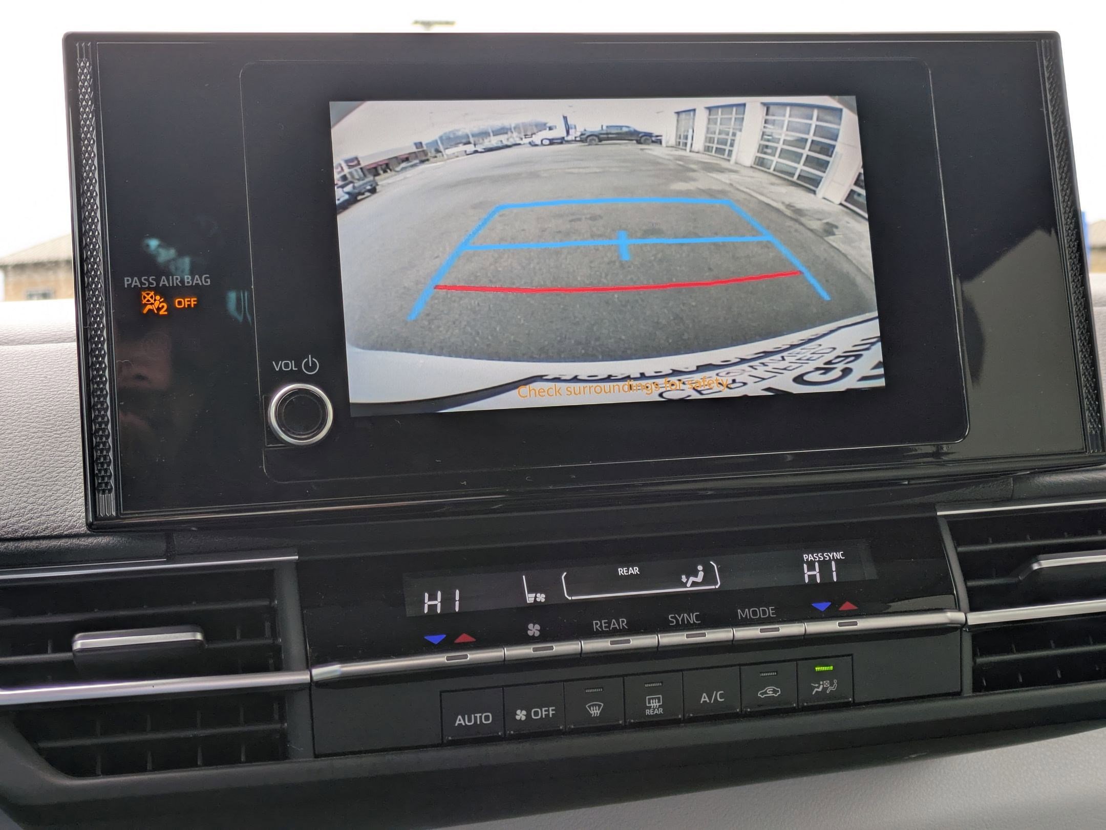 Used 2025 Toyota Sienna LE image 27