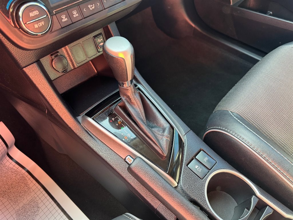 Used 2015 Toyota Corolla S image 17