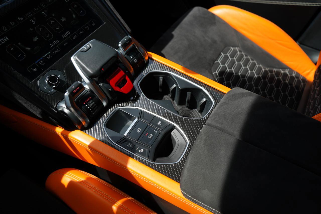 Used 2022 Lamborghini Urus AWD/4WD image 35