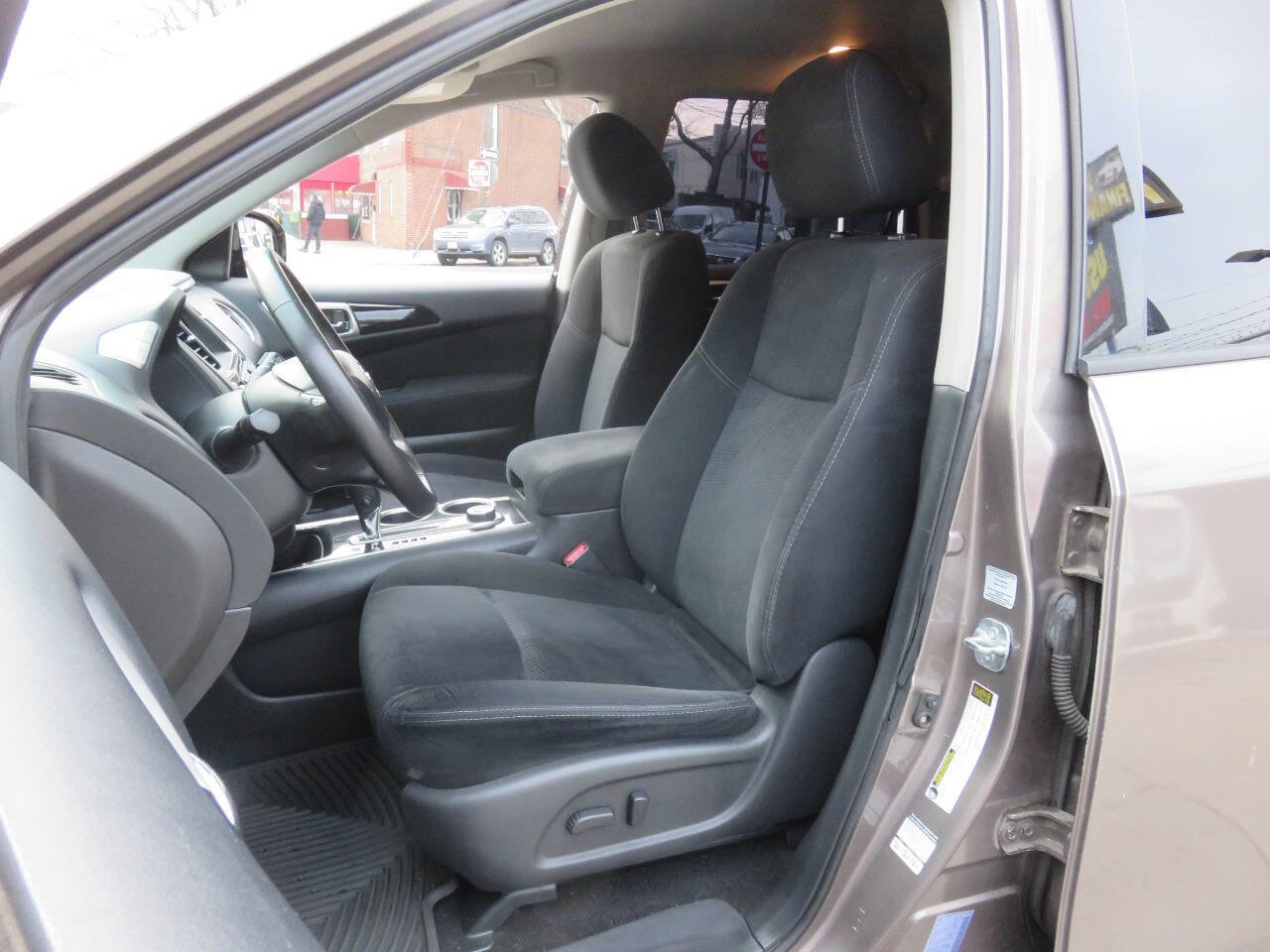 Used 2013 Nissan Pathfinder SV image 10
