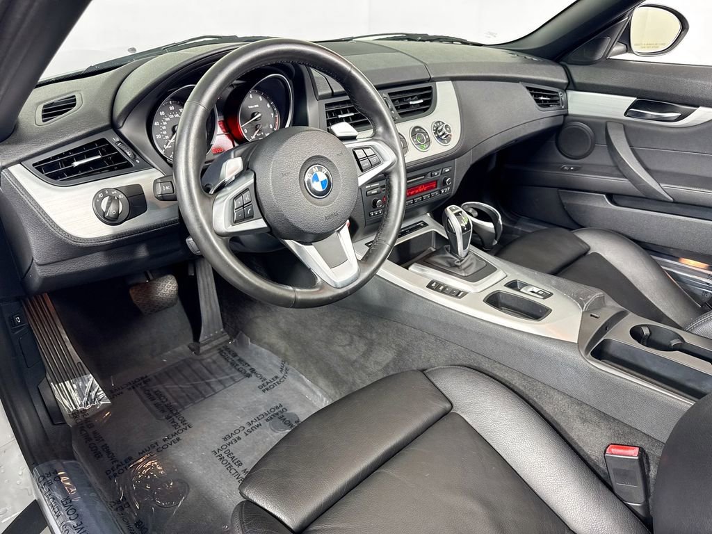 Used 2009 BMW Z4 sDrive35i image 9