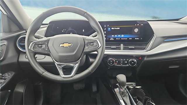 Used 2025 Chevrolet Trax LT w/ LT Convenience Package image 9