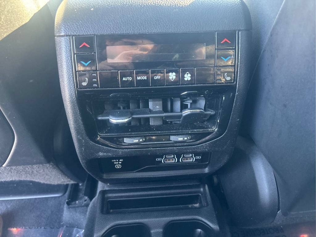 Used 2021 Jeep Grand Cherokee L Overland w/ Luxury Tech Group IV AWD/4WD image 22