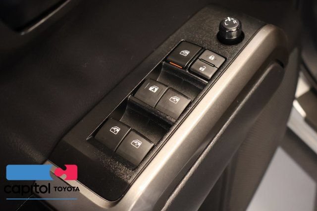 Certified 2022 Toyota Tacoma SR5 AWD/4WD image 11