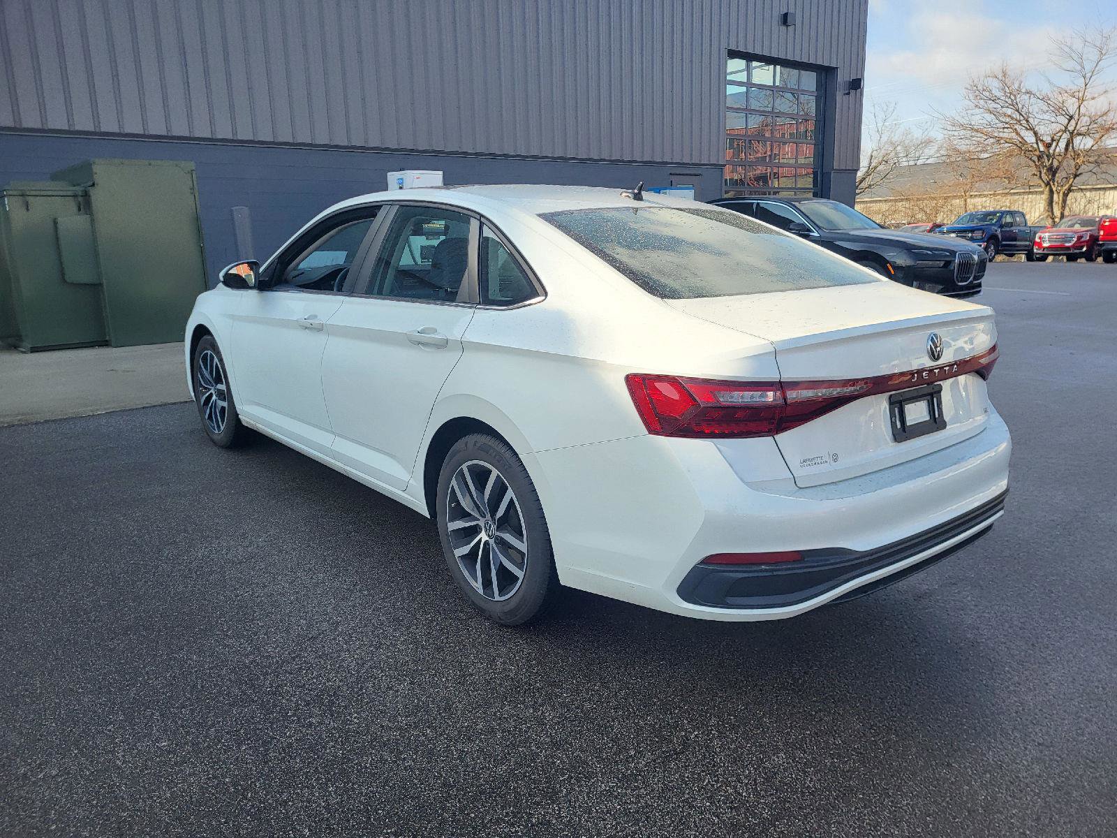 Used 2025 Volkswagen Jetta SE w/ Sunroof Package image 5