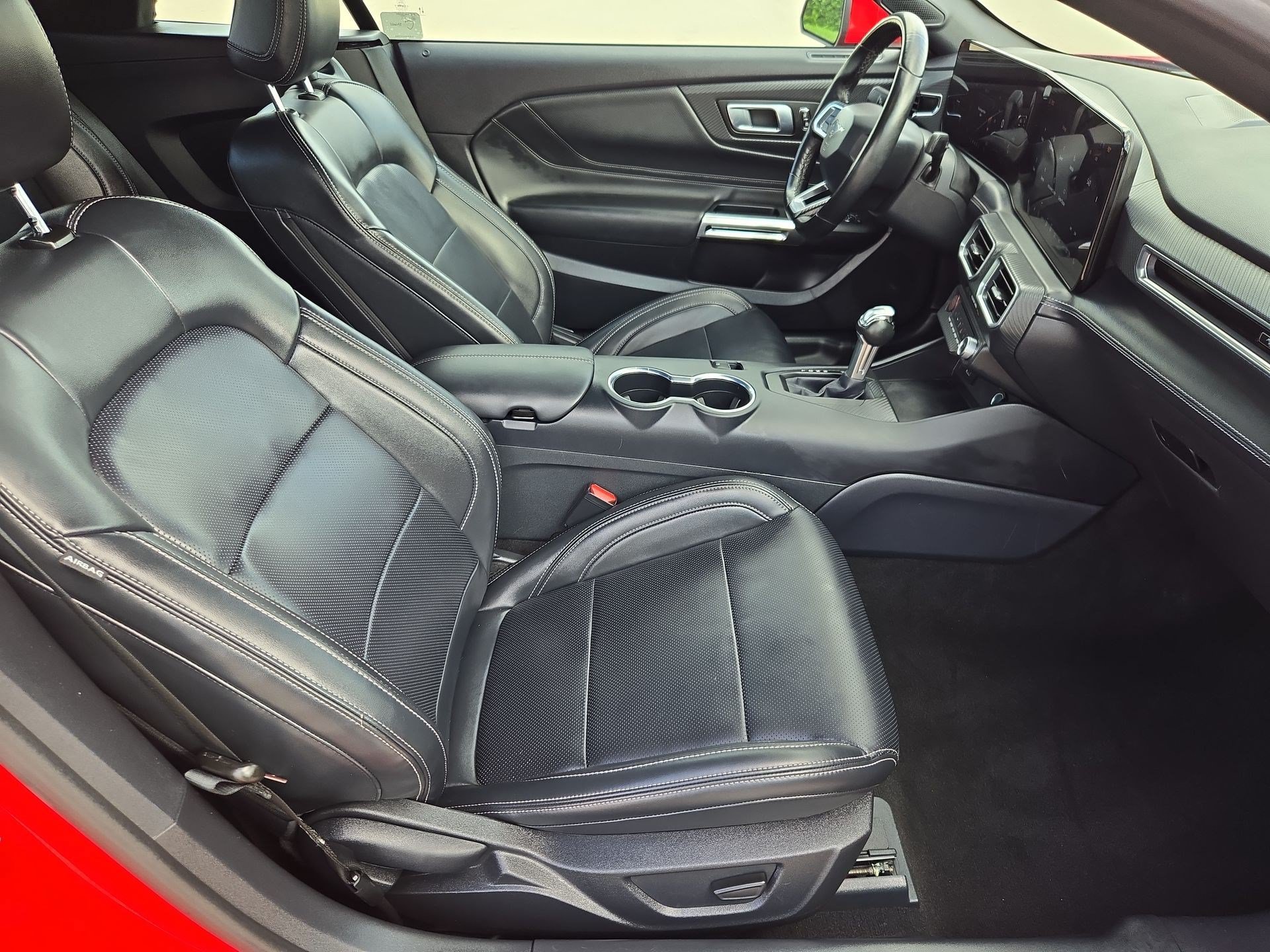 Used 2025 Ford Mustang Premium RWD image 31
