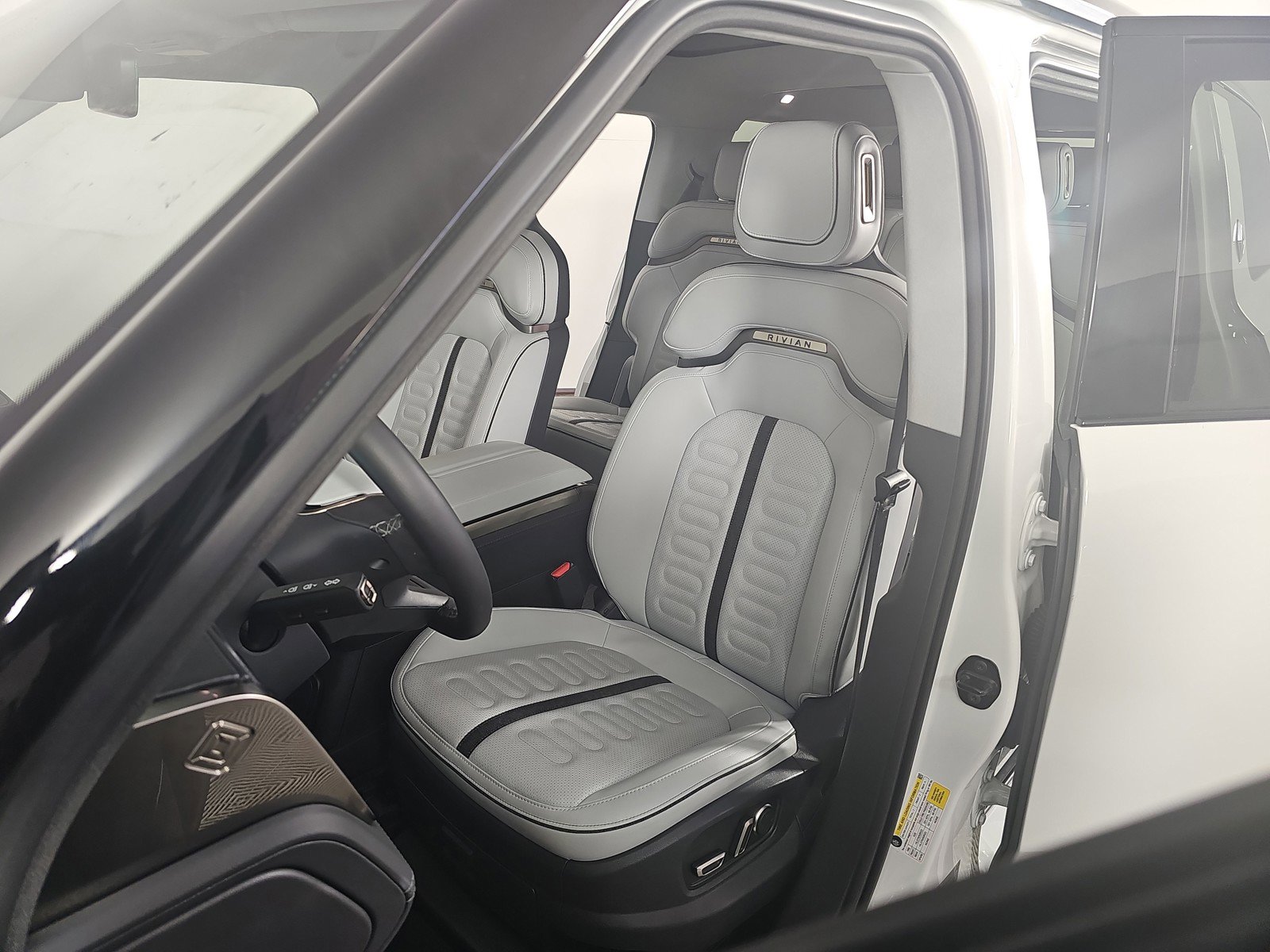 Used 2024 Rivian R1S Adventure AWD/4WD image 20