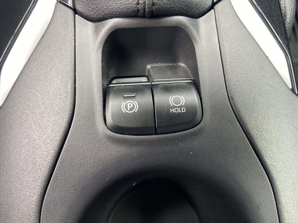 Used 2025 Toyota Corolla Cross LE image 25